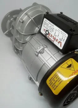 Motoredutor 1 / 2 monofásico resfriador 300 A 2500 L 220 / 254V